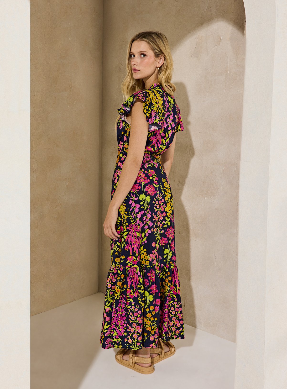 EVERBELLE Navy Floral Tiered Midaxi Dress 18 - Image 4 thumbnail